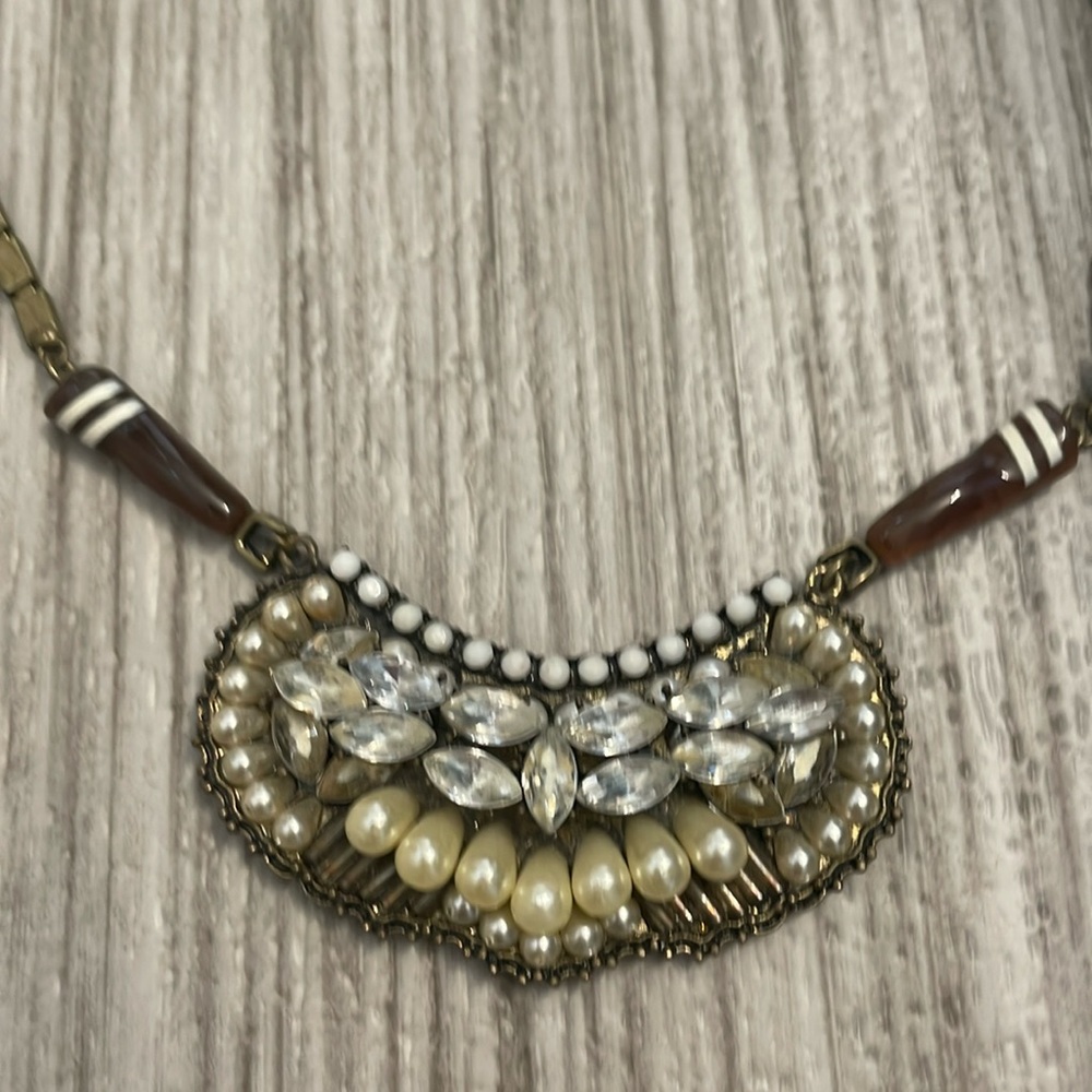 Anthropologie chunky brown beaded necklace 🍂